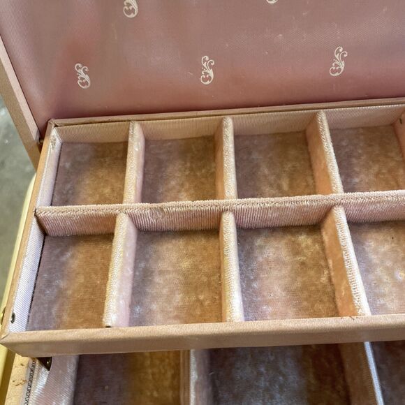 Vintage MCM Light Pink Jewelry Box with Pink Velvet and Satin Interior - Picture 3 of 11
